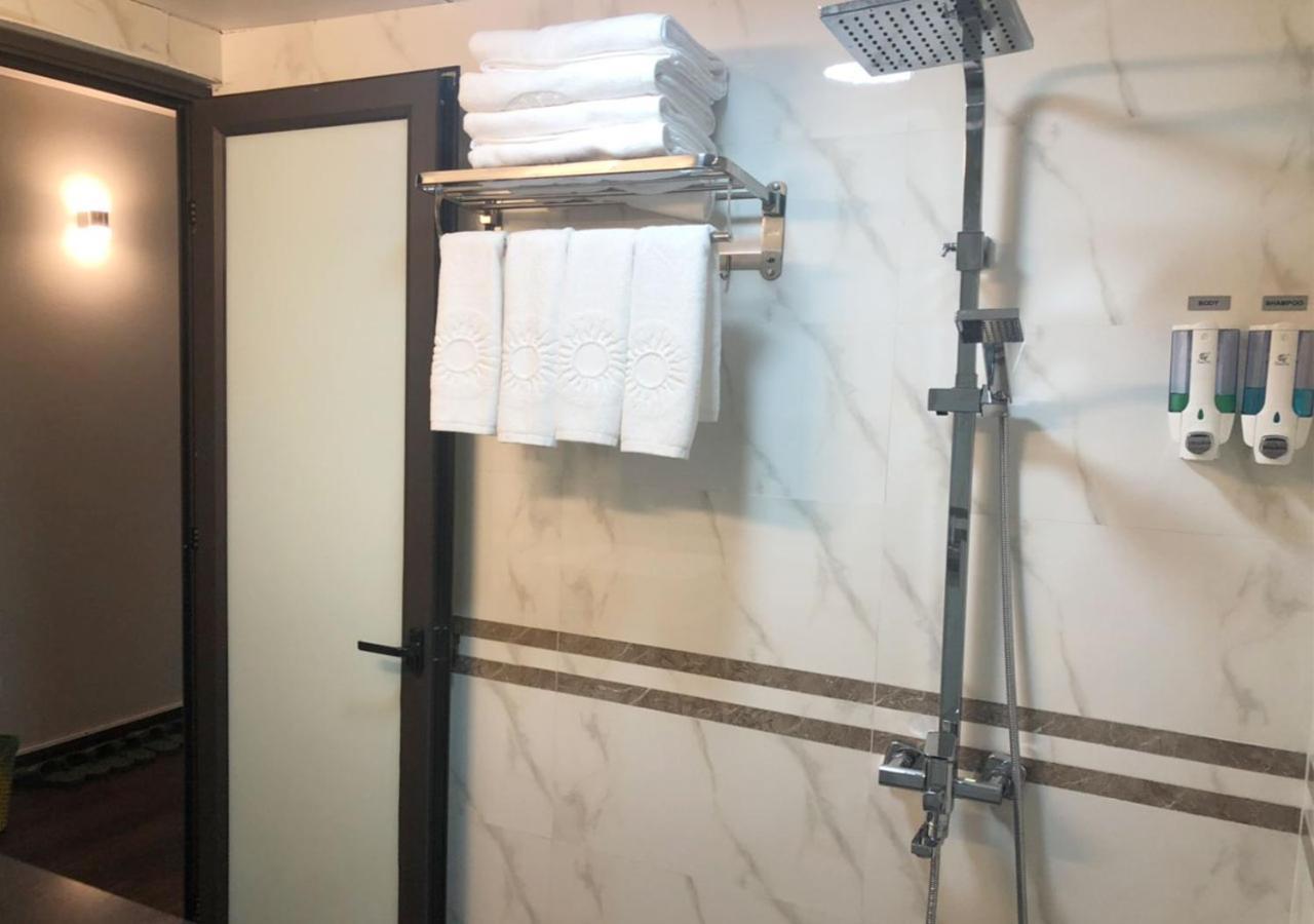Family Suite Hotel Hanoi Bagian luar foto
